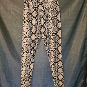 LuLaRoe lavender and navy snake skin leggings. One size